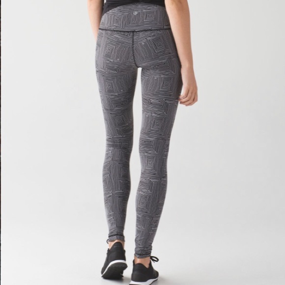 Lululemon Wunder Under Crop III
Maze Jacquard - Picture 2 of 6